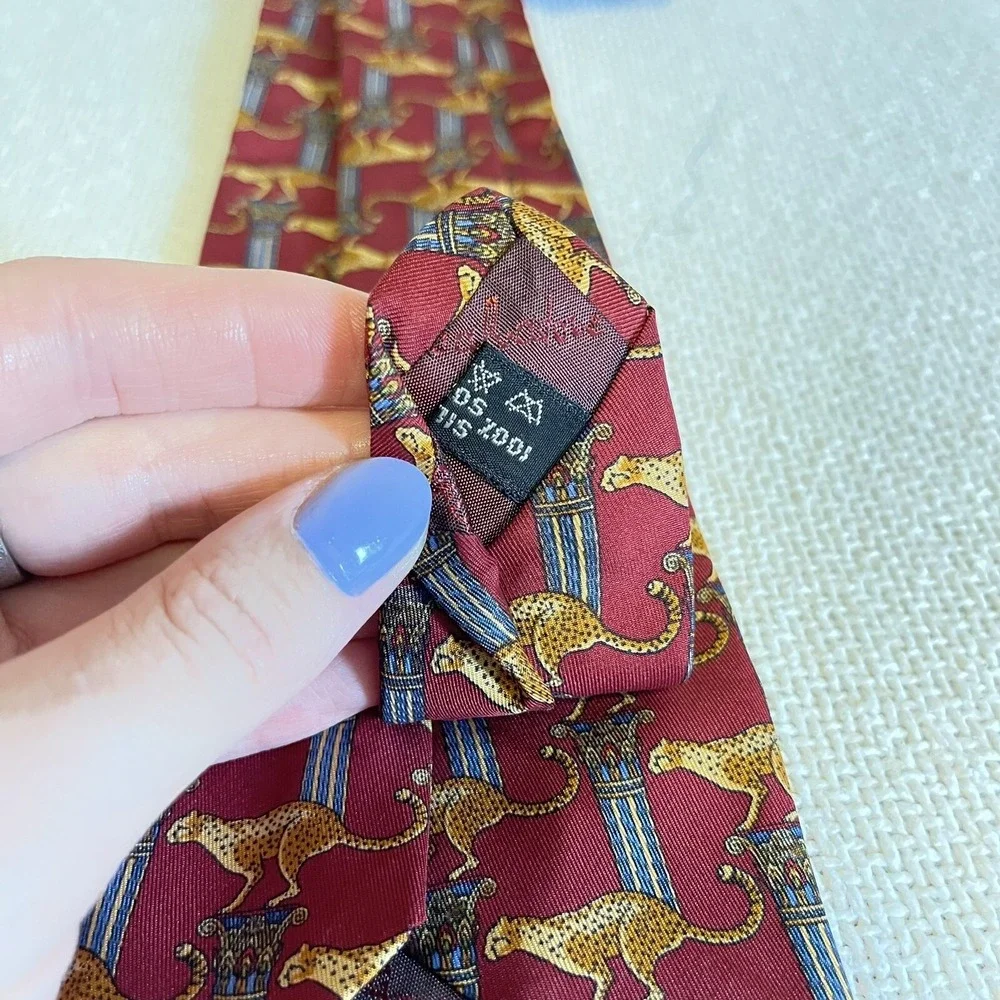 VTG SALVATORE FERRAGAMO LEOPARD CHEETAH RED SILK DRESS TIE LUXURY 3.5